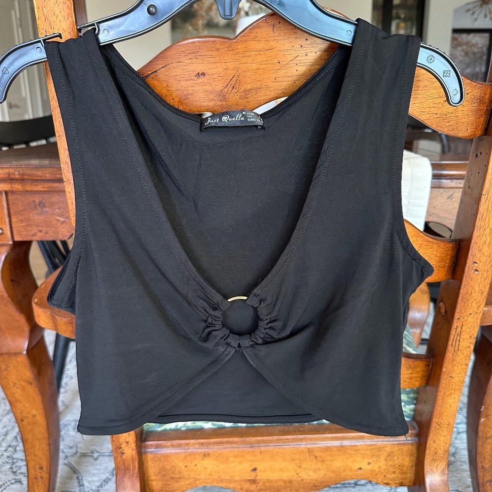 Sleeveless crop top